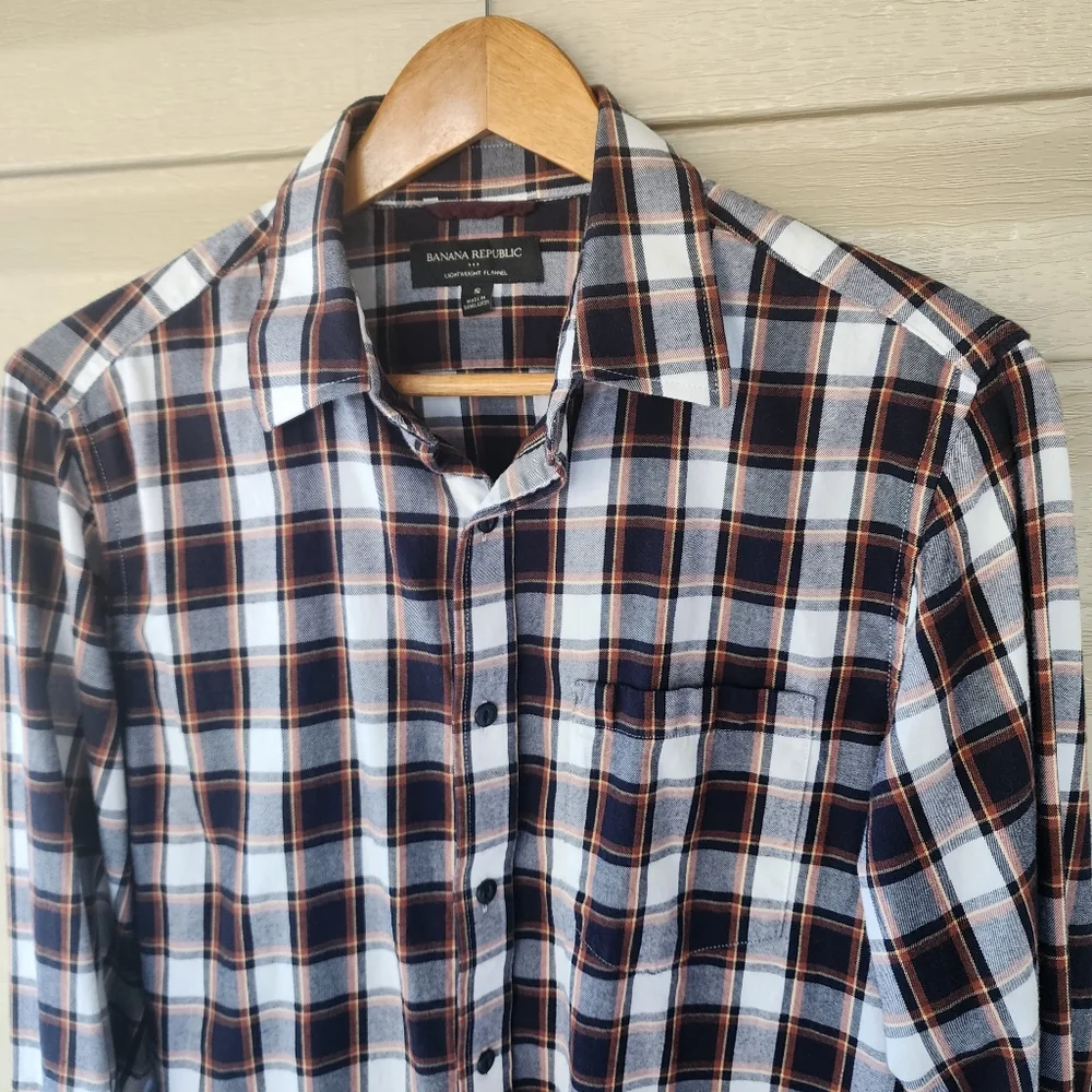 Banana Republic men's light weight flannel shirt size S